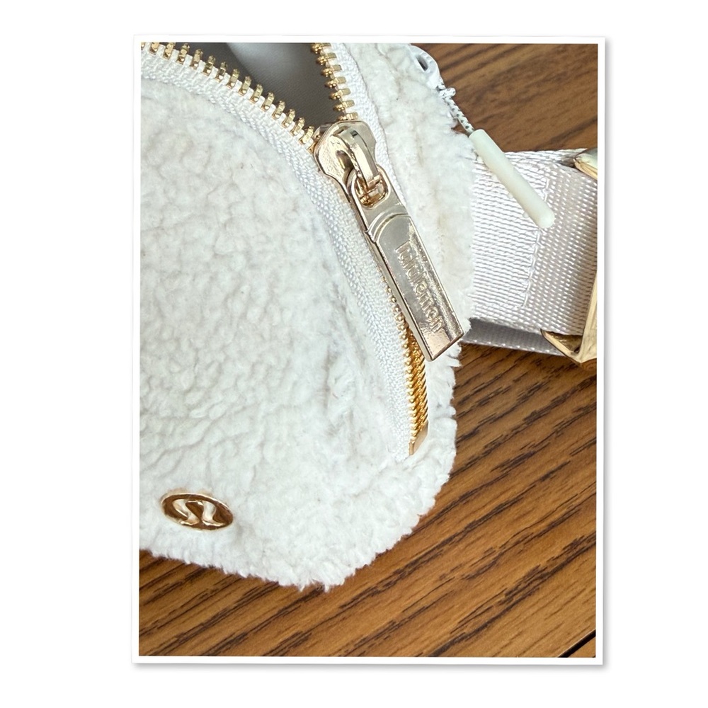Lululemon Athletica Ivory Fleece Everywhere Bag With Belt - Picture 5 of 15